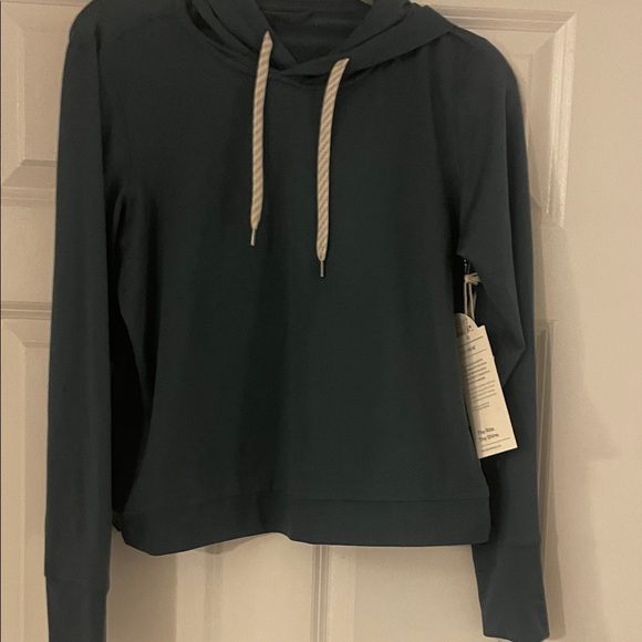 Vuori Tops - Vuori Women's Essential Hoodie Moss Heather -small - NEW - tag not attached